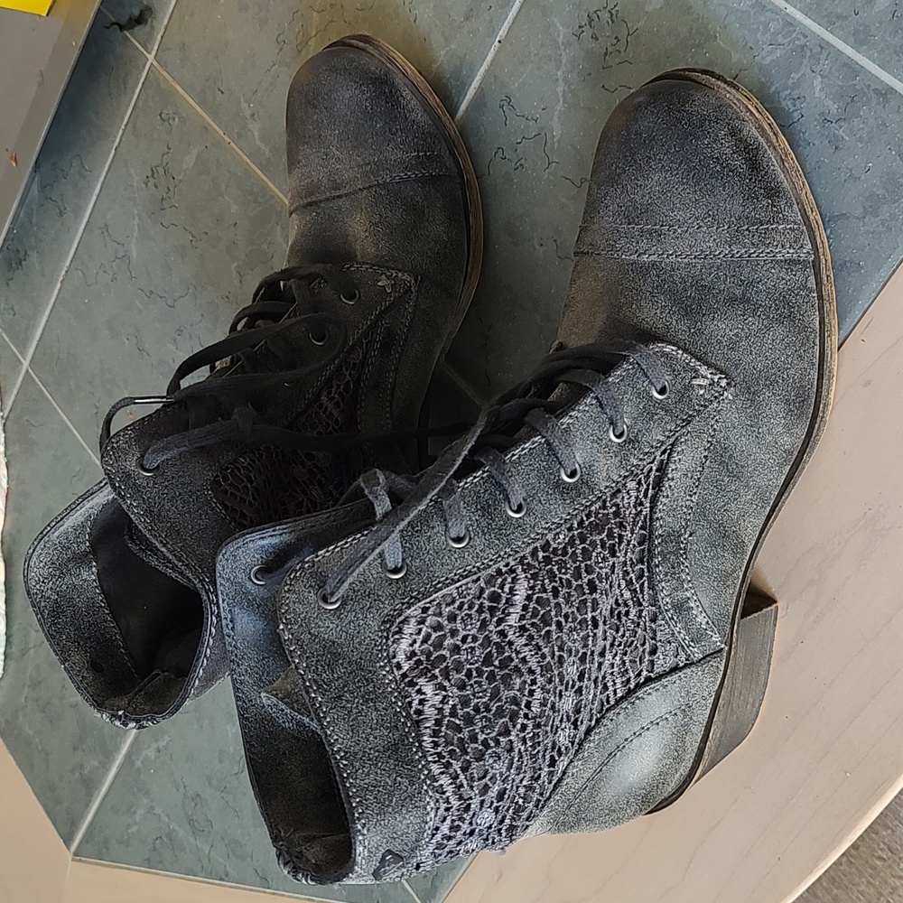 Woman's boot